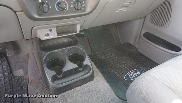 image for item DF1571 2001 Mazda B3000 pickup truck