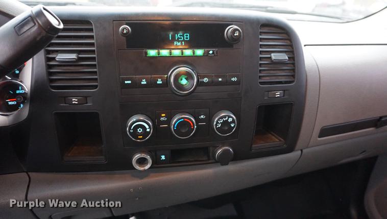 image for item DF1575 2009 Chevrolet Silverado 2500HD Ext. Cab pickup truck