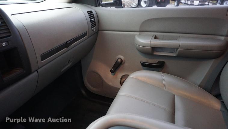 image for item DF1575 2009 Chevrolet Silverado 2500HD Ext. Cab pickup truck
