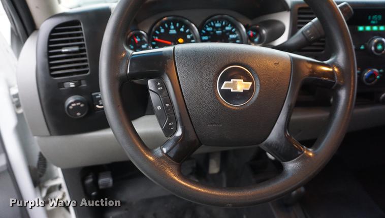 image for item DF1575 2009 Chevrolet Silverado 2500HD Ext. Cab pickup truck
