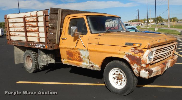 image for item DF1910 1969 Ford F350 flat dump bed pickup truck