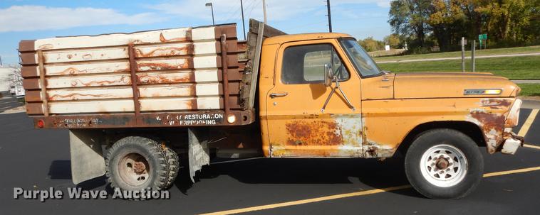 image for item DF1910 1969 Ford F350 flat dump bed pickup truck