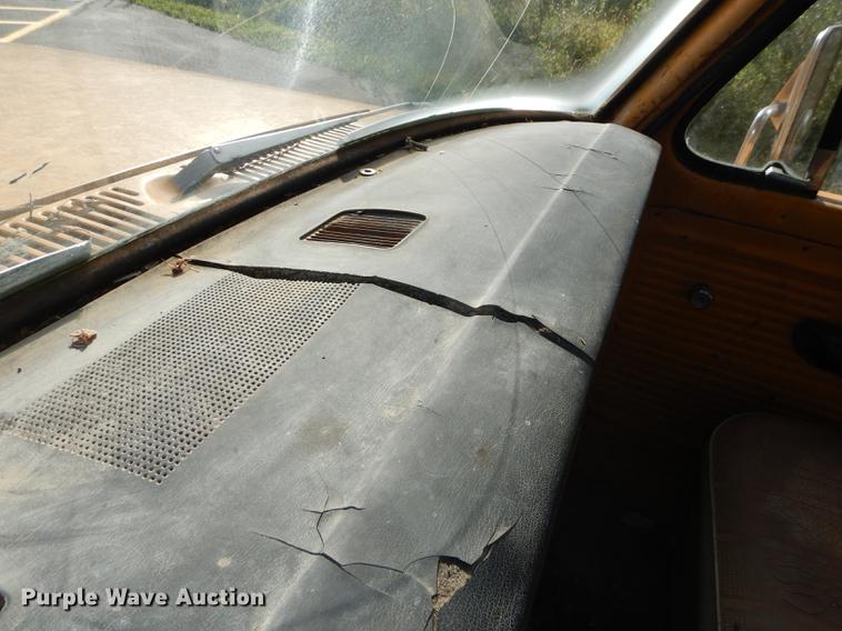 image for item DF1910 1969 Ford F350 flat dump bed pickup truck