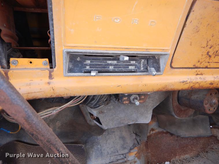 image for item DF1910 1969 Ford F350 flat dump bed pickup truck