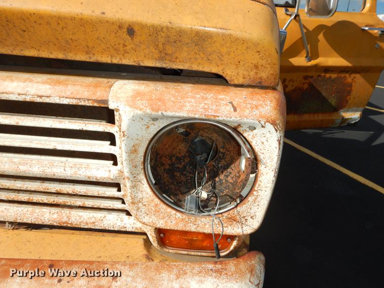 image for item DF1910 1969 Ford F350 flat dump bed pickup truck