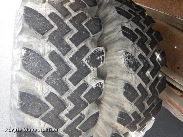 image for item DF1910 1969 Ford F350 flat dump bed pickup truck