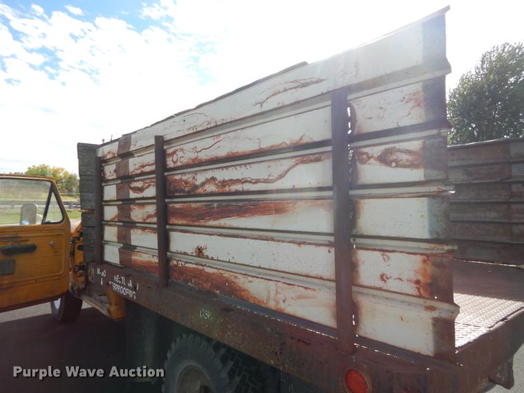 image for item DF1910 1969 Ford F350 flat dump bed pickup truck