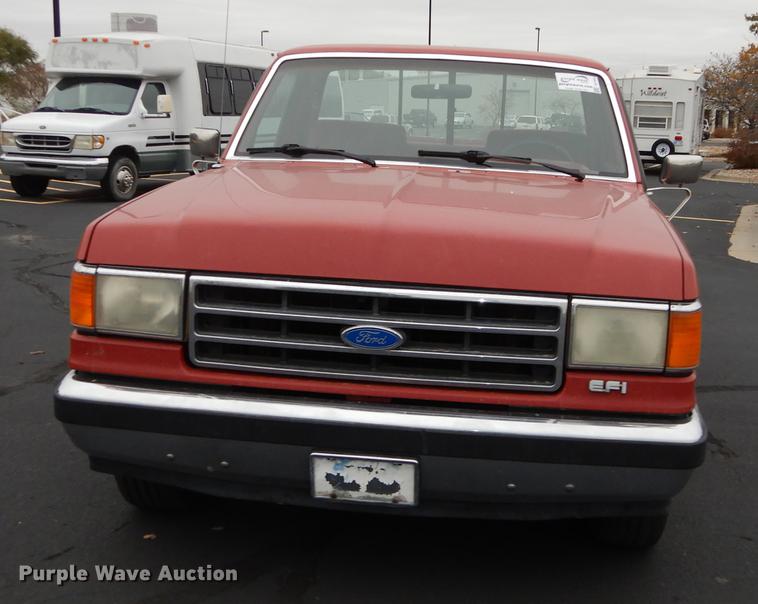 image for item DF1944 1990 Ford F150 XLT Lariat pickup truck