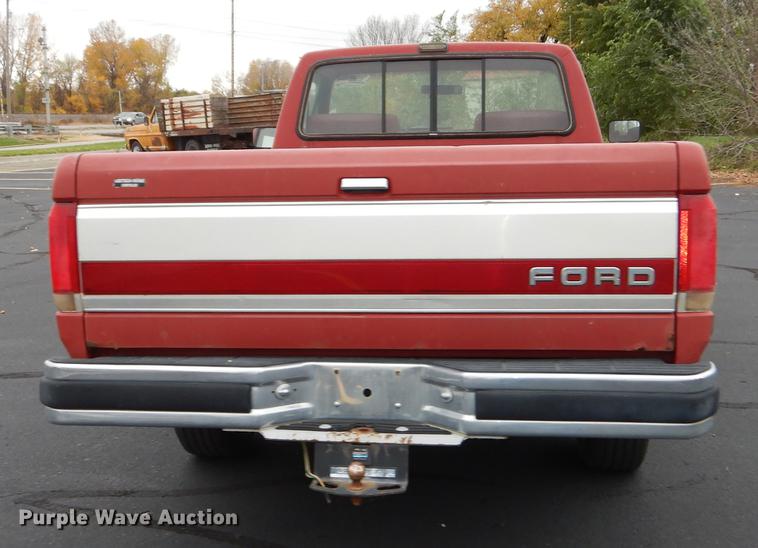 image for item DF1944 1990 Ford F150 XLT Lariat pickup truck