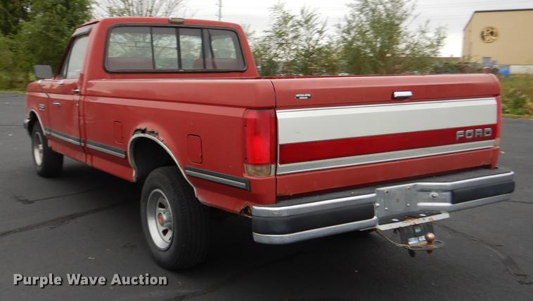 image for item DF1944 1990 Ford F150 XLT Lariat pickup truck