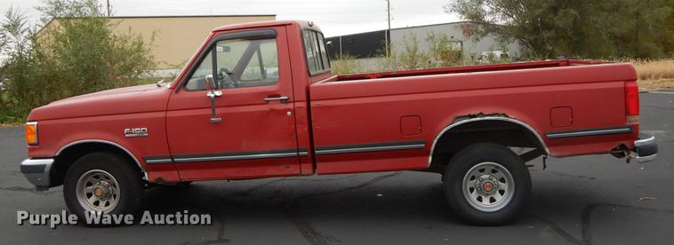 image for item DF1944 1990 Ford F150 XLT Lariat pickup truck
