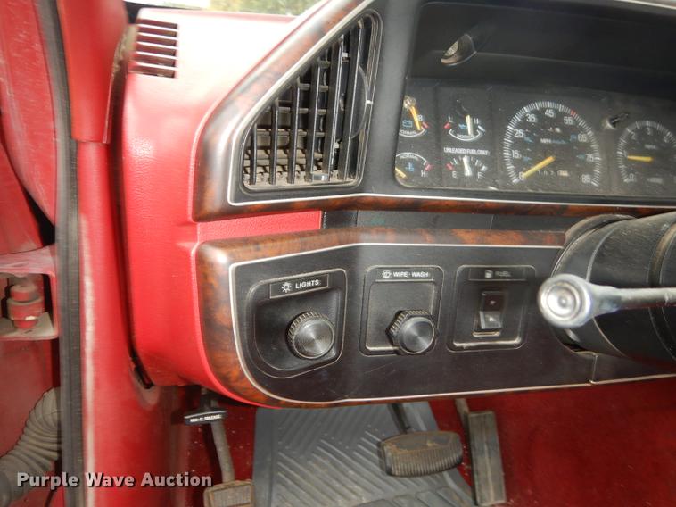 image for item DF1944 1990 Ford F150 XLT Lariat pickup truck