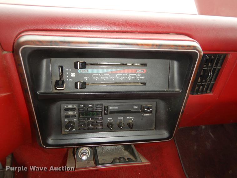 image for item DF1944 1990 Ford F150 XLT Lariat pickup truck