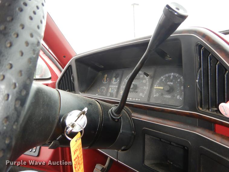 image for item DF1944 1990 Ford F150 XLT Lariat pickup truck