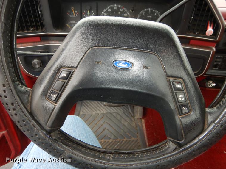 image for item DF1944 1990 Ford F150 XLT Lariat pickup truck