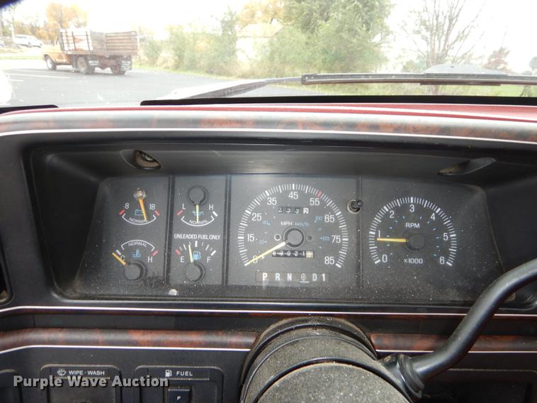 image for item DF1944 1990 Ford F150 XLT Lariat pickup truck