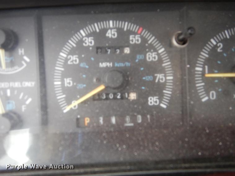 image for item DF1944 1990 Ford F150 XLT Lariat pickup truck