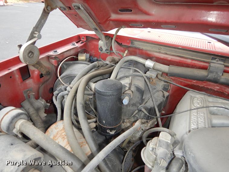 image for item DF1944 1990 Ford F150 XLT Lariat pickup truck