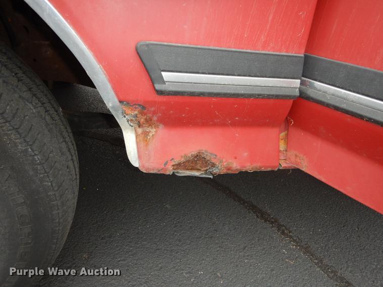 image for item DF1944 1990 Ford F150 XLT Lariat pickup truck