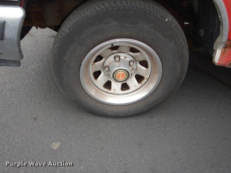 image for item DF1944 1990 Ford F150 XLT Lariat pickup truck