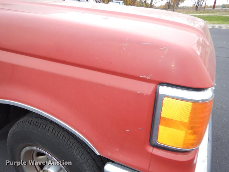 image for item DF1944 1990 Ford F150 XLT Lariat pickup truck