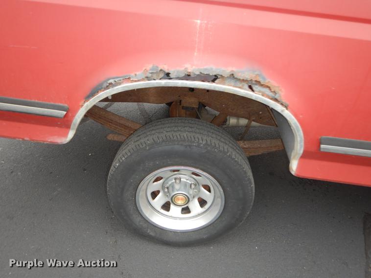 image for item DF1944 1990 Ford F150 XLT Lariat pickup truck