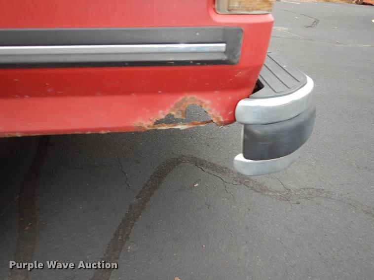 image for item DF1944 1990 Ford F150 XLT Lariat pickup truck