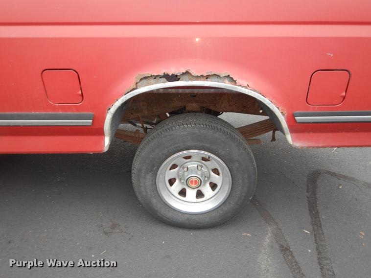image for item DF1944 1990 Ford F150 XLT Lariat pickup truck
