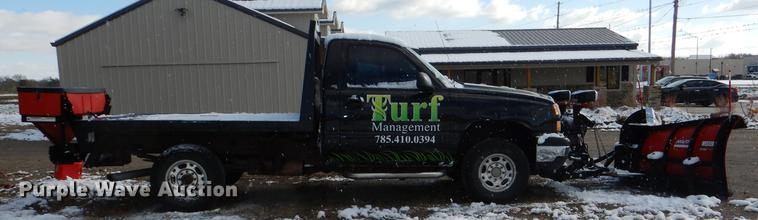 image for item DF1962 2005 Chevrolet Silverado 2500HD flatbed pickup truck