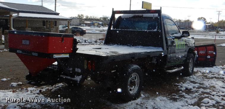 image for item DF1962 2005 Chevrolet Silverado 2500HD flatbed pickup truck