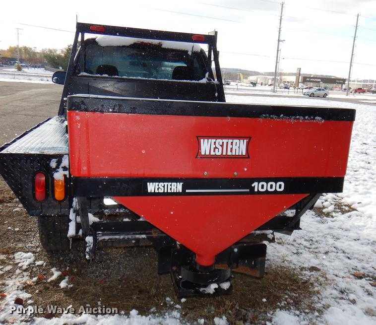 image for item DF1962 2005 Chevrolet Silverado 2500HD flatbed pickup truck