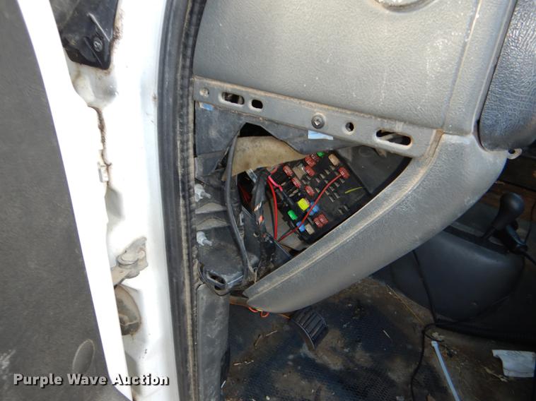 image for item DF1962 2005 Chevrolet Silverado 2500HD flatbed pickup truck