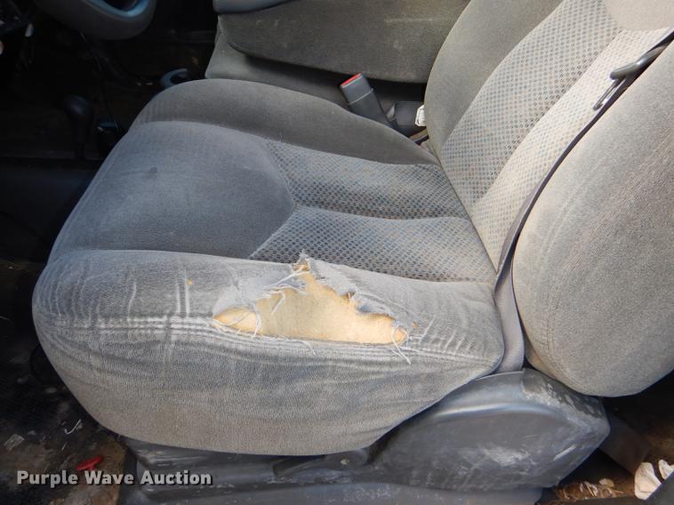 image for item DF1962 2005 Chevrolet Silverado 2500HD flatbed pickup truck