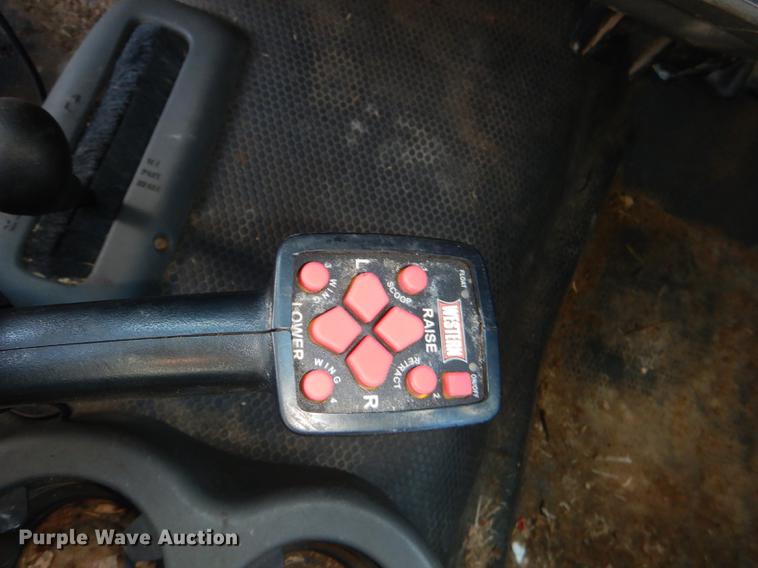 image for item DF1962 2005 Chevrolet Silverado 2500HD flatbed pickup truck