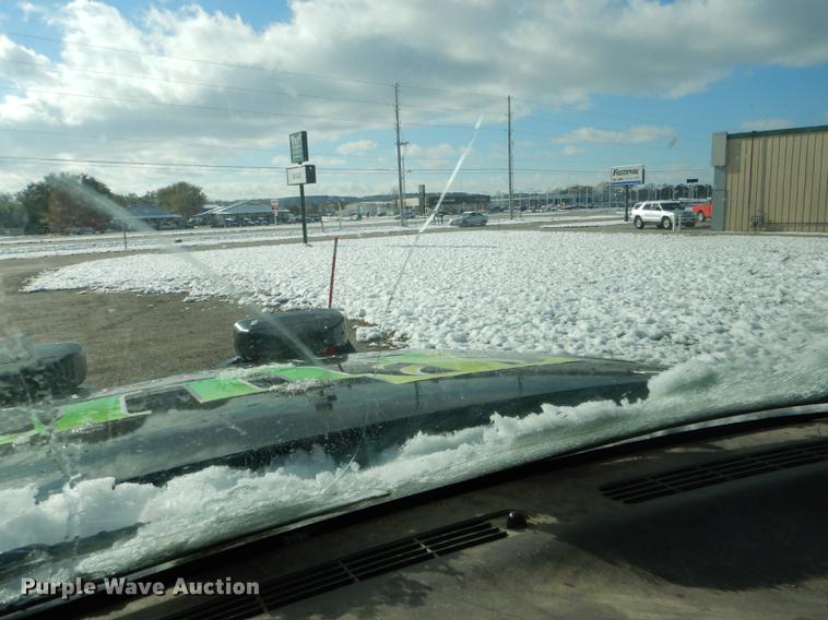 image for item DF1962 2005 Chevrolet Silverado 2500HD flatbed pickup truck