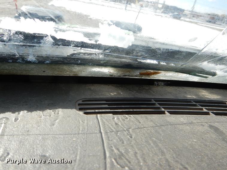 image for item DF1962 2005 Chevrolet Silverado 2500HD flatbed pickup truck