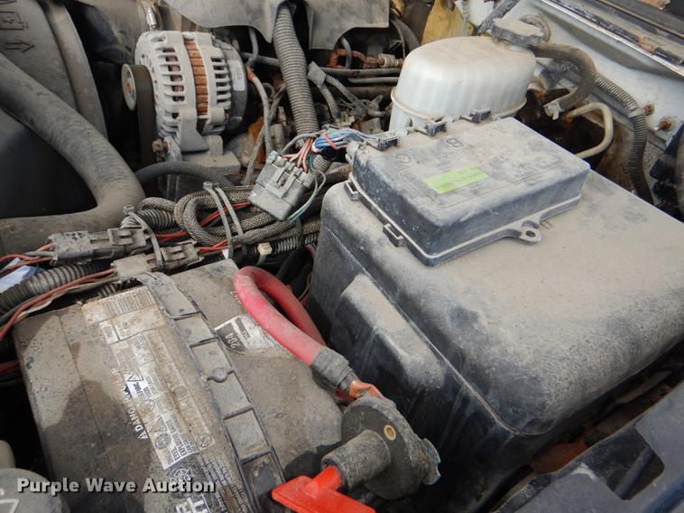 image for item DF1962 2005 Chevrolet Silverado 2500HD flatbed pickup truck