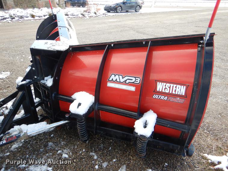 image for item DF1962 2005 Chevrolet Silverado 2500HD flatbed pickup truck