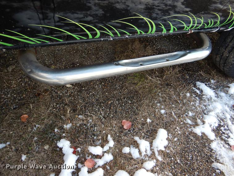 image for item DF1962 2005 Chevrolet Silverado 2500HD flatbed pickup truck