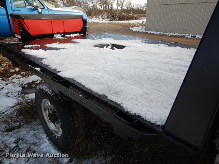 image for item DF1962 2005 Chevrolet Silverado 2500HD flatbed pickup truck