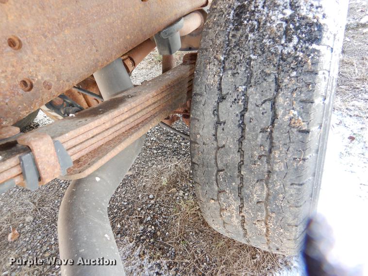 image for item DF1962 2005 Chevrolet Silverado 2500HD flatbed pickup truck