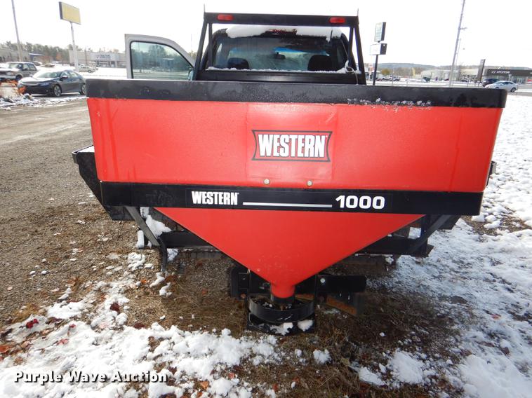 image for item DF1962 2005 Chevrolet Silverado 2500HD flatbed pickup truck