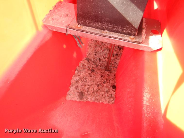 image for item DF1962 2005 Chevrolet Silverado 2500HD flatbed pickup truck