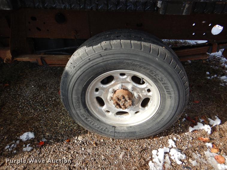 image for item DF1962 2005 Chevrolet Silverado 2500HD flatbed pickup truck