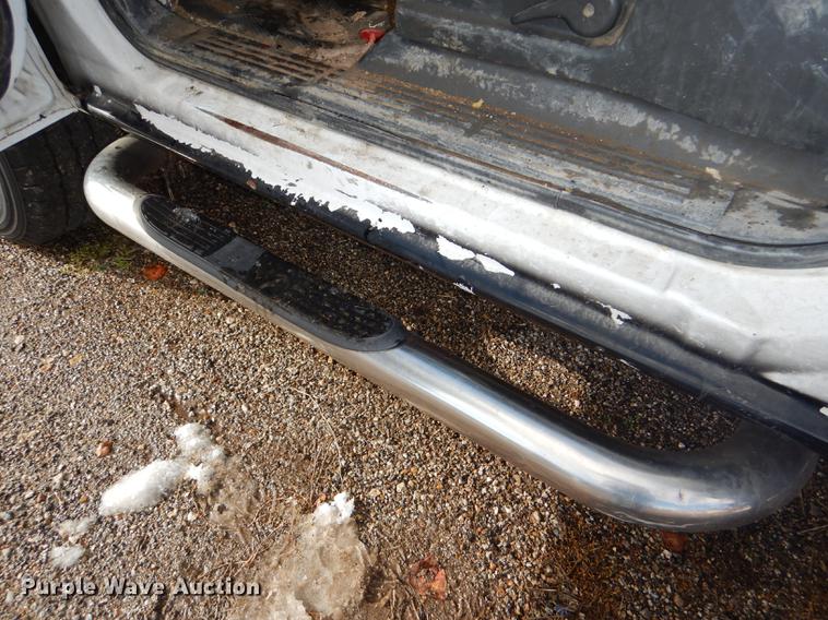 image for item DF1962 2005 Chevrolet Silverado 2500HD flatbed pickup truck