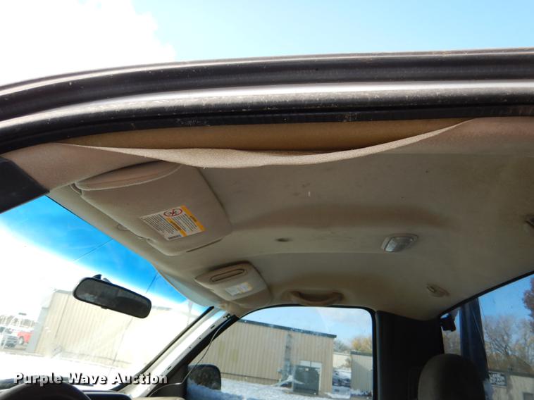 image for item DF1962 2005 Chevrolet Silverado 2500HD flatbed pickup truck