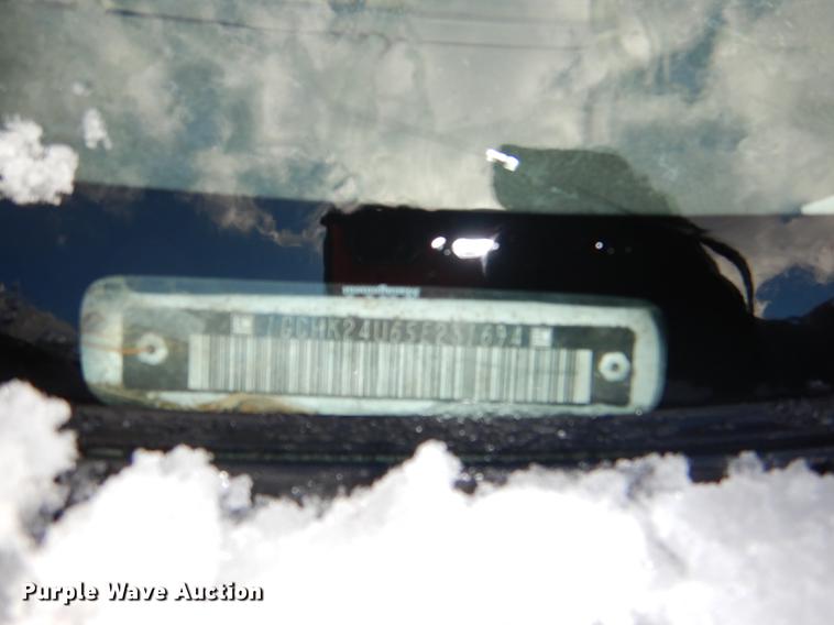 image for item DF1962 2005 Chevrolet Silverado 2500HD flatbed pickup truck