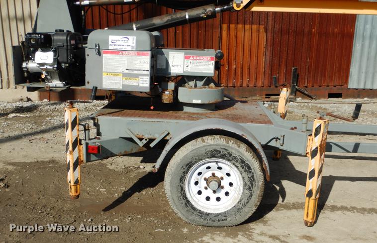 image for item DF2042 1997 Workforce XLB-4232 boom lift