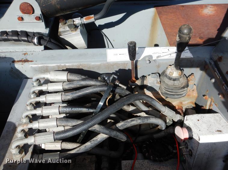 image for item DF2042 1997 Workforce XLB-4232 boom lift