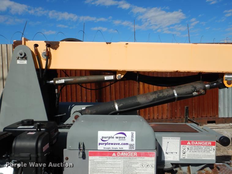 image for item DF2042 1997 Workforce XLB-4232 boom lift